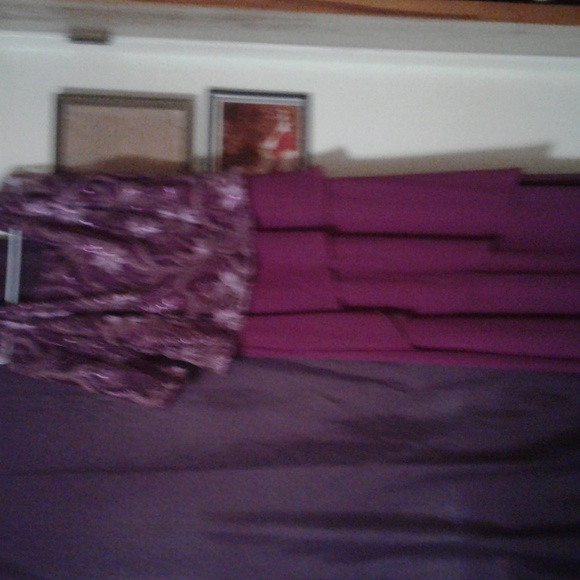 Dresses - Picture 2 of 8